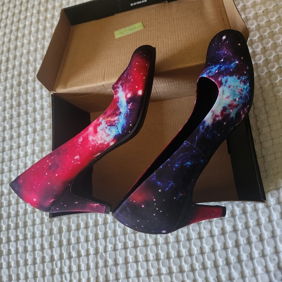 Galaxy Print Women's Heels - Picture 8 of 10